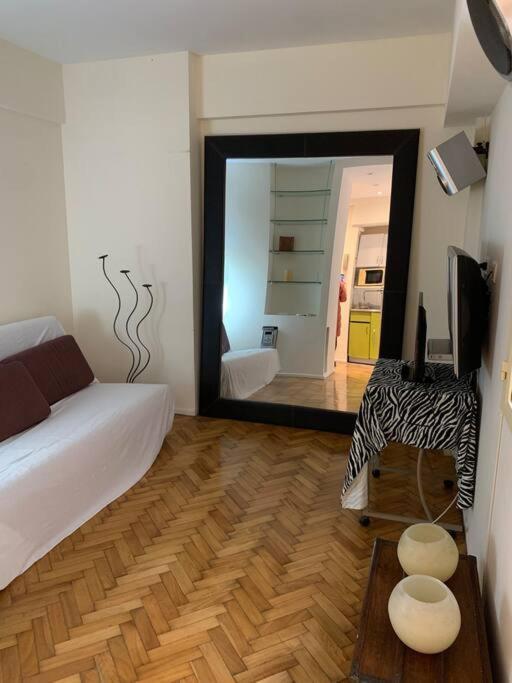 Recoleta Departamento Con Patio. Appartamento
